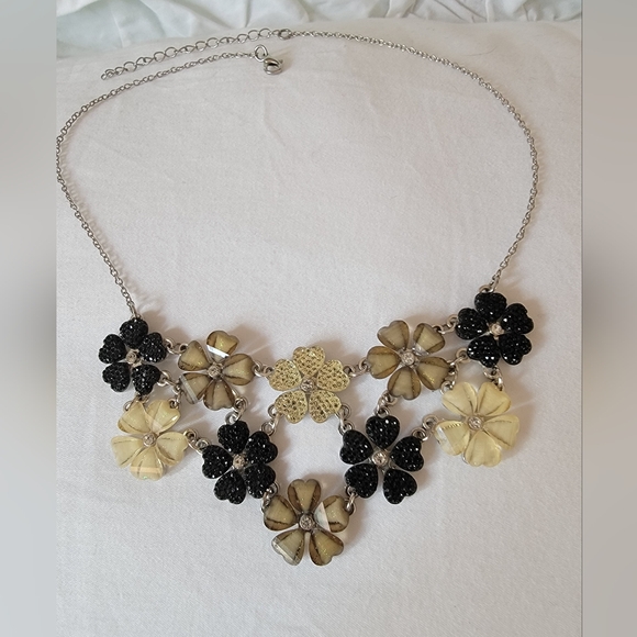 Floral Silver Tone Necklace - Picture 4 of 13